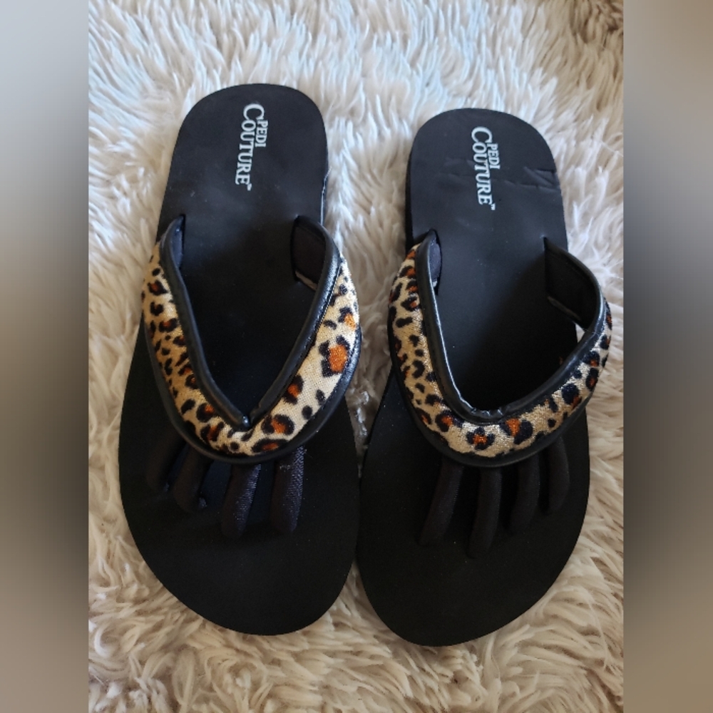 Pedi Couture Flip Flops, Size 9, not used - Picture 2 of 5